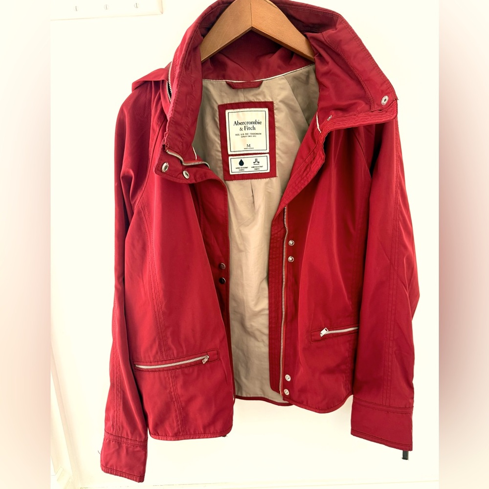 A&F Rain Coat 🧥 Abercrombie & Fitch Women Wind / Water Resistant Jacket Size M
